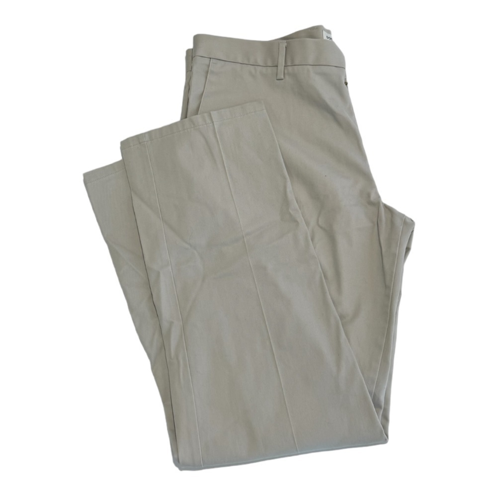 Dockers Khaki slacks, Straight Fit, Size W38 L34